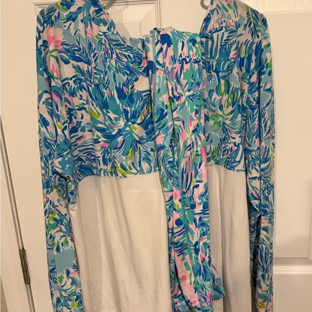 Two piece set. EUC long sleeve top and athletic leggings. Blue Floral Print.